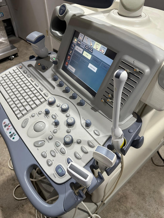 GE Logiq 9 Ultrasound System with Flat Pannel Monnitor / 4D