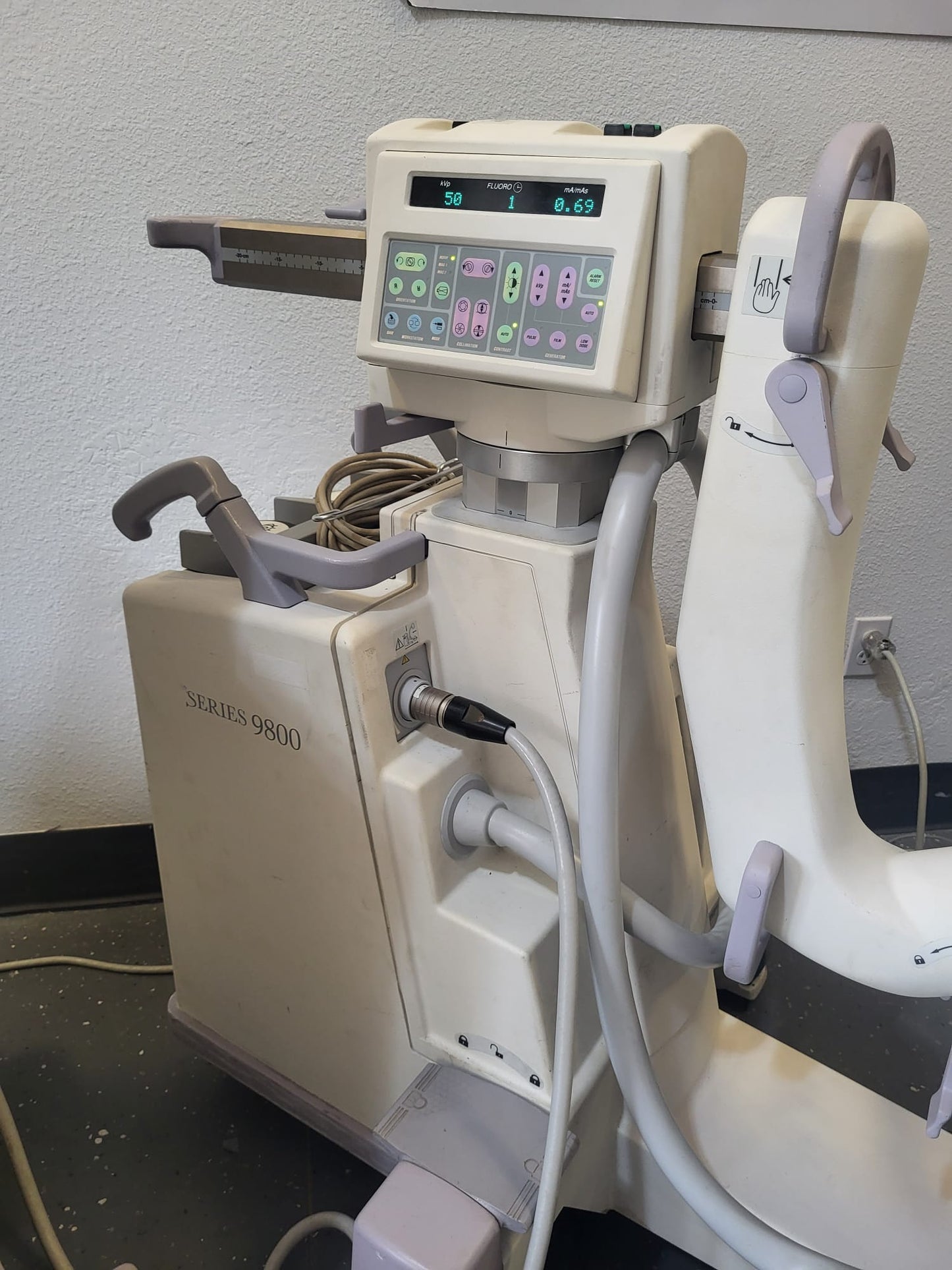 GE OEC 9800 VAS 8 Vascular C-arm with 12 inches IIS